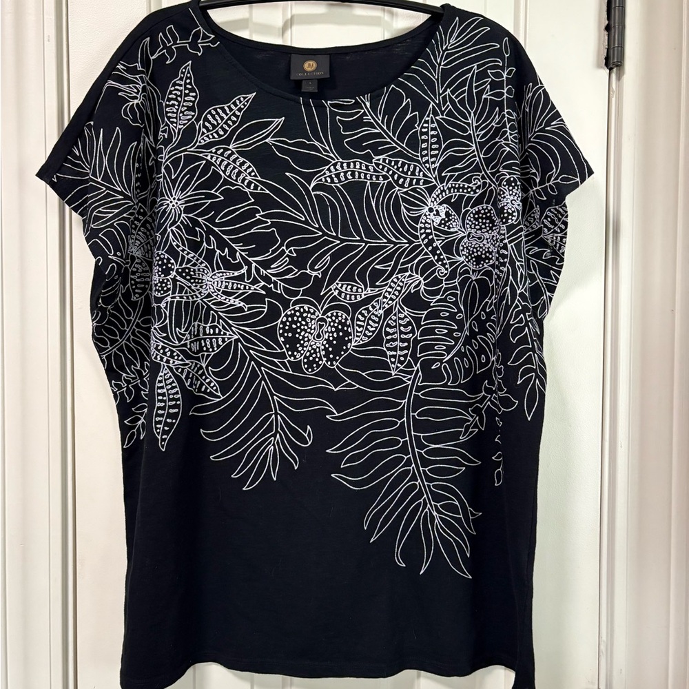 JM Collection black short sleeve top.